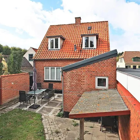 3 Person In R Sk Bing By Traum * Ærøskøbing
